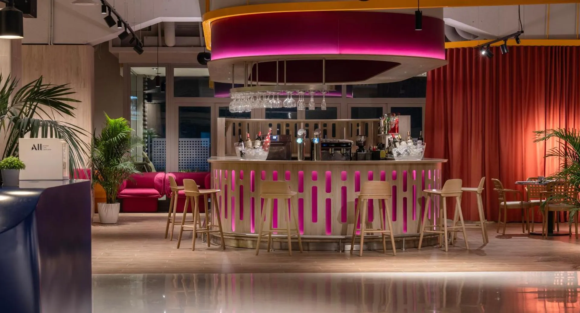 Ibis Styles Barcelona Sant Joan Despi Hotel 4*,  Spanje