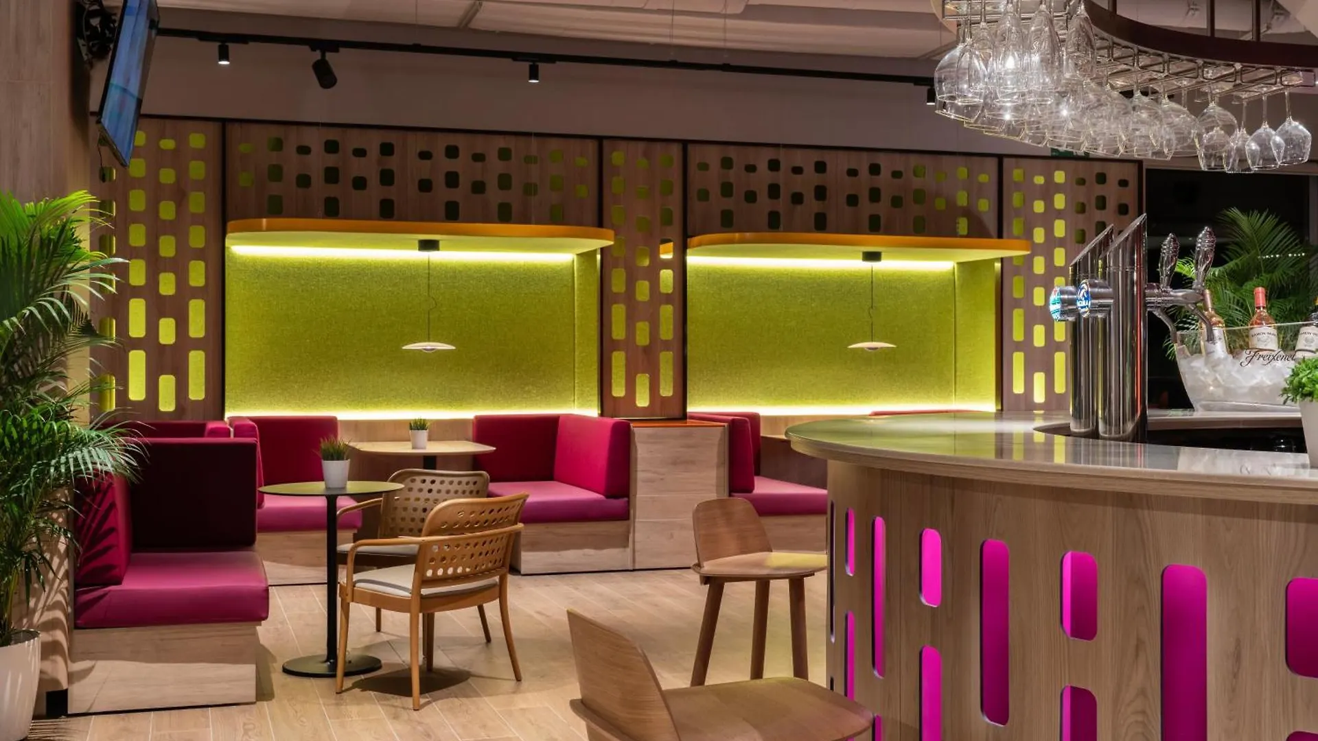 Ibis Styles Barcelona Sant Joan Despi Hotel